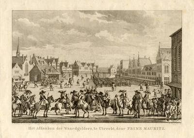 39506 Gezicht op de Neude te Utrecht uit het zuiden tijdens het afdanken van de Waardgelders door prins Maurits op 31 ...